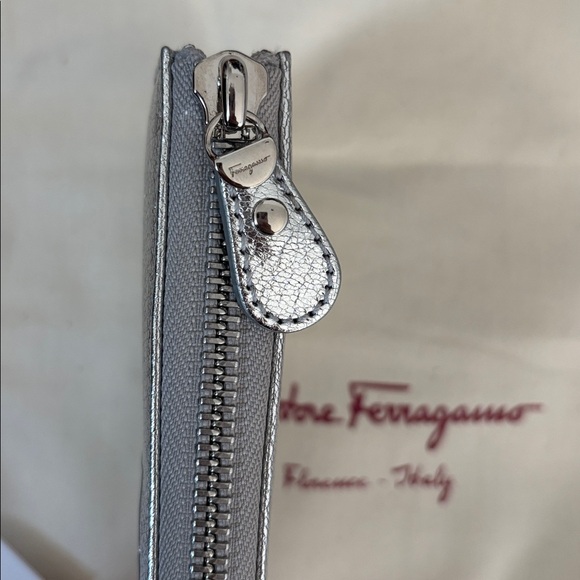 Salvatore Ferragamo Silver Argento Women's Zip Wallet - Picture 7 of 9